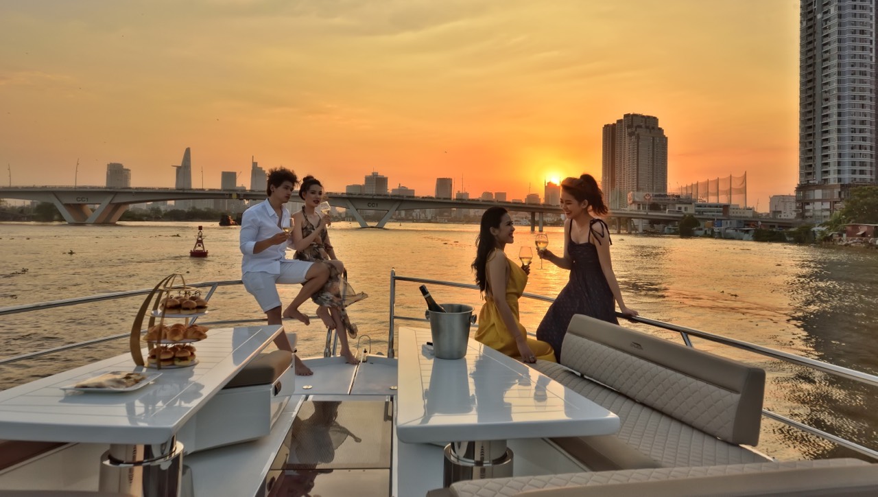 Tour ngắm hoàng hôn sông Sài Gòn bằng du thuyền